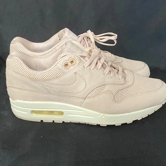 Nike Unisex Air Max Sneakers in Light tan size 10.5 woman size 8.5 men’s - Picture 3 of 6